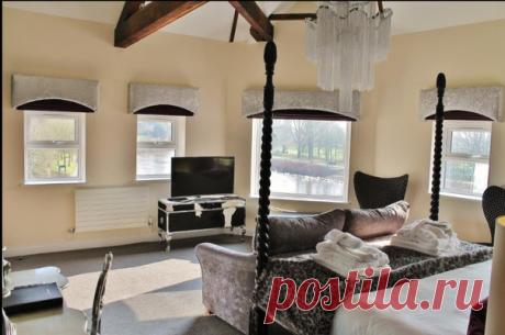 Спальня с окнами по периментру