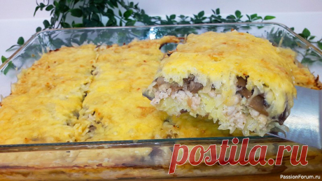 Вкуснейшее блюдо на праздничный стол. Картофельная запеканка с фаршем и грибами Из таких простых продуктов получается вкуснейшее блюдо на праздничный стол. Картофельная запеканка с фаршем и грибами – это быстро, просто и очень вкусно.ИНГРЕДИЕНТЫ:1 кг картофеля500 гр. фарша (у меня куриный)400 гр. шампиньонов160 гр. репчатого лука200 гр. сыра200 гр. сметаны (любой...