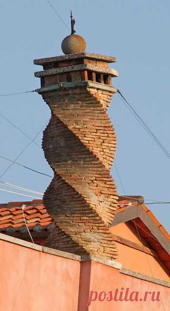 Пин содержит это изображение: Venice Chimneys