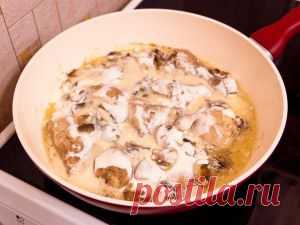 Курица, тушенная с грибами и сметаной | Готовим вместе