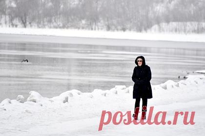 Синоптик оценил вероятность аномально снежной зимы в России. Прогнозы о погодных аномалиях этой зимой, которые дали синоптики, могут не сбыться. Об этом в беседе с «Лентой.ру» заявил глава прогностического центра «Метео» Александр Шувалов. Ранее в центре погоды «Фобос» сообщили, что в Южной России, в верховьях Оби, Енисея, Прибайкалье количество осадков зимой превысит норму.