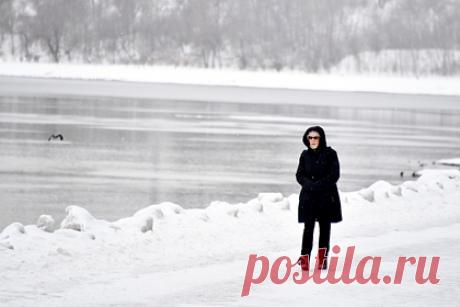 Синоптик оценил вероятность аномально снежной зимы в России. Прогнозы о погодных аномалиях этой зимой, которые дали синоптики, могут не сбыться. Об этом в беседе с «Лентой.ру» заявил глава прогностического центра «Метео» Александр Шувалов. Ранее в центре погоды «Фобос» сообщили, что в Южной России, в верховьях Оби, Енисея, Прибайкалье количество осадков зимой превысит норму.