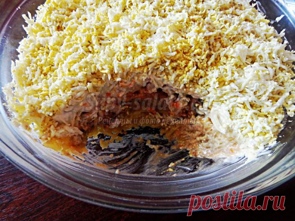 Сытный и очень вкусный слоеный салат из консервированной кильки в томате и фасоли. Рецепт с пошаговыми фото