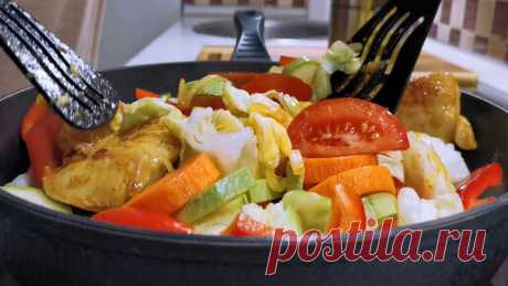 Засыпали курицу овощами и приготовили отличный ужин по-простому в одной сковороде (делюсь рецептом) | Розовый баклажан | Дзен