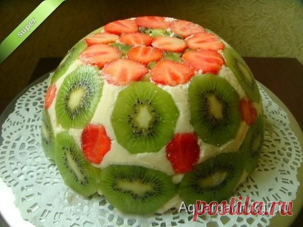 Лёгкий летний торт с клубникой и киви