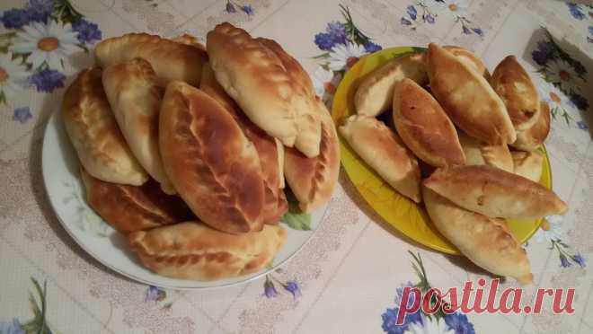 Домашние ПИРОЖКИ С КАПУСТОЙ. Съедаются молниеносно! - Кулинарный блог Кто помнит этот запах из детства, когда на кухне пахнет бабушкиными пирожками? С капустой, картошкой, морковью или чем-нибудь еще? Да и вкус ничуть не уступает запаху по степени...