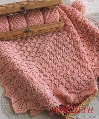 Плед
Этот красивый ажурный плед вяжется от центра в стороны. Вы можете связать плед большего или меньшего размера.
Размер пледа: 78,5 см х 78,5 см.
Дизайн: ANNA AL
Материалы.
350 г пряжи розового цвета плотностью 250 г/100 м
Круговые спицы 3,75 мм длиной 90 см
Набор чулочных спиц 3,75 мм
Маркеры
Обратите внимание.
Плед вяжется по кругу от центра к краям.
Описание работы.
Ажурный плед
На чулочные спицы наберите 8 петель и распределите их по 2 петли на каждую спицу. Прикрепите маркер к на