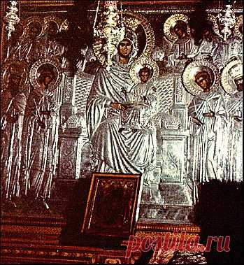 Икона Богородицы Экономиссы. На Святой горе Афон в лавре св. Афанасия есть уникальная икона Богородицы «Экономисса», к которой сегодня стекаются люди со всех уголков мира в надежде найти защиту от финансового кризиса. Афонская икона «Экономисса» стала чрезвычайно попу-лярна во время кризиса копии и спи-ски с нее расходятся по всему свету. Ведь само название «Экономисса» говорит о том, что она поможет наладить бизнес, преодолеть финансовые неурядицы, спасти от безденежья.