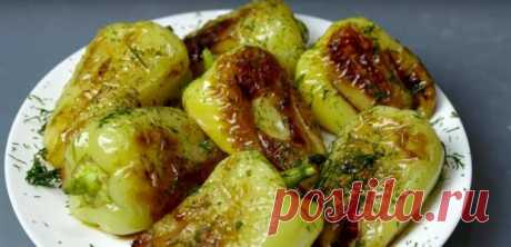 Рецепт жареного болгарского перца с чесночком и помидорами. На двоих и 4-х порций не хватает! - БУДЕТ ВКУСНО! - медиаплатформа МирТесен Первый раз я приготовила всего три перца и даже не успела толком распробовать, как мой муж и ребенок все слопали. В следующий раз решила приготовить в два раза больше и опять тот же результат. Теперь беру 10-12 перцев и готовлю из них эту вкуснятину! Настоятельно рекомендую приготовить! Какие