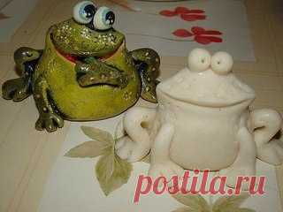 Лепим лягушку из соленого теста
