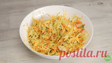 Легкий салат из овощей и крабовых палочек - mojakuhnja.ru В состав аппетитного блюда входят только бюджетные продукты, а приготовление занимает минимум времени. Салат подкупает своим минимализмом, поэтому популярен даже среди сторонников здорового питания. Ингредиенты: 600 г белокочанной...