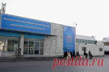 Талибы уговорили женщин вернуться к работе. Сотрудники аэропорта Кабула и пограничной полиции вернулись к работе по просьбе боевиков движения «Талибан» (запрещено в России как террористическое). Ранее сотрудникам пришлось отказаться от деятельности после прихода талибов. Женщины надеются, что правительство Афганистана начнет выплачивать им заработную плату.