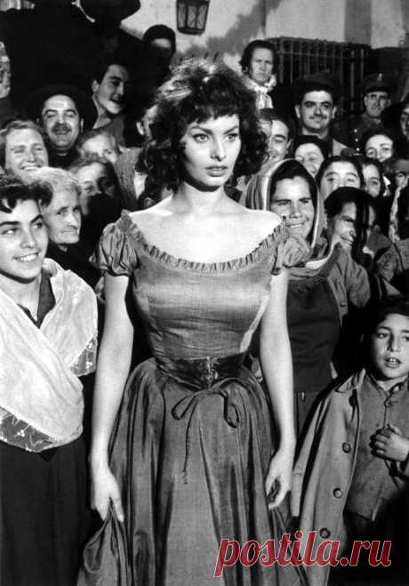 САМОЙ КРАСИВОЙ ИТАЛЬЯНКЕ СОФИ ЛОРЕН 80 ЛЕТ