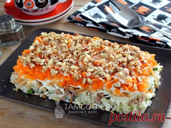 Очень вкусный и нежный слоеный салат с печенью трески, картофелем, яйцами, морковью и сыром. Подойдет на праздничный стол на день рождения.