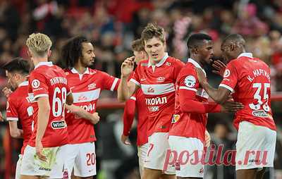 Матчами с участием "Спартака" и ЦСКА продолжится розыгрыш Кубка России по футболу. В среду "Спартак" в гостях сыграет с "Акроном", ЦСКА примет "Урал", а "Краснодар" на своем поле встретится с "Крыльями Советов"