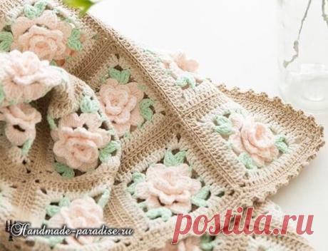 ​Нежный плед с розами, тонущими в кофе с молоком