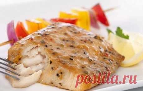 Филе минтая в духовке: дёшево и вкусно! Рецепты сочного филе минтая в духовке быстро: с овощами, сыром, сметаной, омлетом 

Любое блюдо из рыбы высоко ценится благодаря неоценимой пользе этого продукта и его низкой калорийности.
Кроме этого рыба прекрасно усваивается организмом, насыщая, но не перегружая его.
Филе минтая…