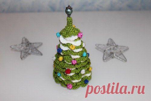 Готовимся к Новому году: Связанные крючком елочки — Рукоделие