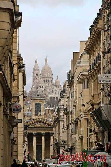 Looking Towards Montmartre, Paris  /  Фотографии от пользователя New York Habitat на flickr   |   Pinterest