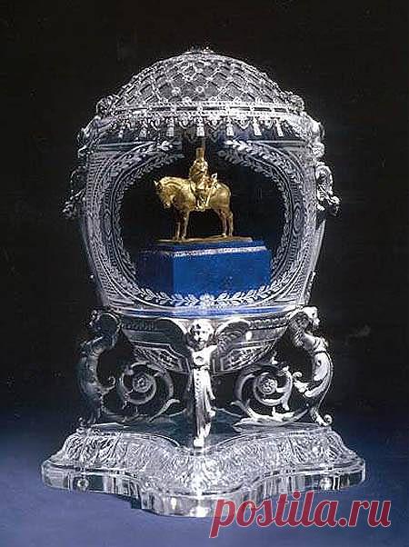 Александр III - кумир города туманов. Пасхальное яйцо К. Фаберже | ПО ГОРОДАМ И СТРАНАМ