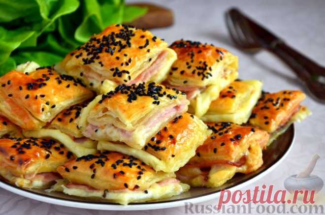 Рецепт: Закусочные слойки с сыром и ветчиной на RussianFood.com