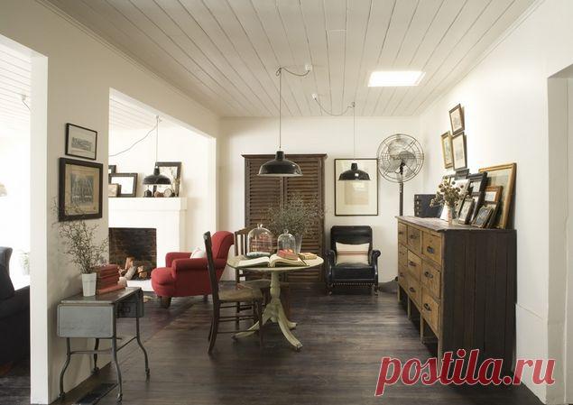 Австралийский коттедж Проект интерьеров небольшого австралийского коттеджа «Daylesford», созданный Амандой Хендерсон и Лином Гарднером из студии «Gardener & Marks st?di?» выглядит несколько натужным. Анонсируя антикварную мебель и произведения искусства как главные украшения коттеджа, авторы преувеличивают. Не вся старая мебель красива, в этом коттедже она выглядит как случайный подбор предметов. Скорее можно говорить о воссоздании обстановки обычного дома …