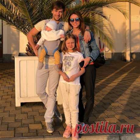 Блондинка с пухлыми губами: Иван Жидков больше не прячет девушку Последние новости шоу-бизнеса России и мира, биографии звезд, гороскопы - Вешкаймские вести