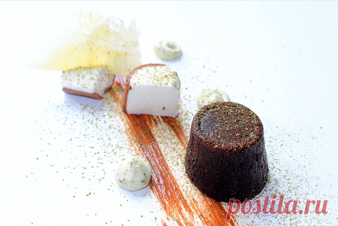 Шоколадный фондан - видео рецепт Алекса и Миланы Шоколадный фондан (флан) - популярный десерт. Бисквитная оболочка и жидкий шоколад внутри. Есть шоколадный фондан нужно горячим, сразу после выпечки.