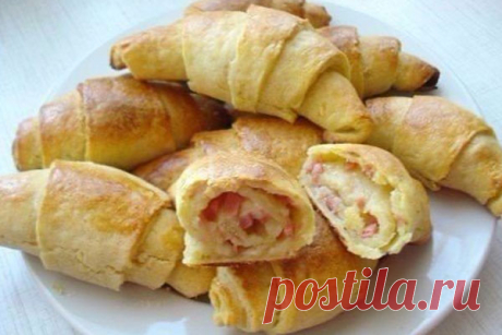 Картофельные рогалики

Очень вкусные закусочные картофельные рогалики с начинкой из колбасы и сыра