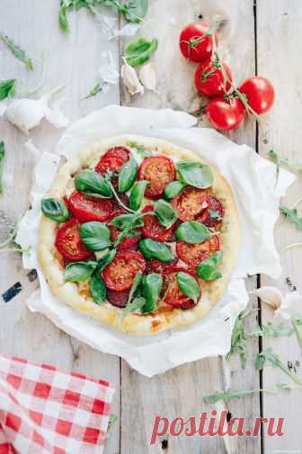 Пицца: быстро и несложно на домашнем тесте — Фактор Вкуса