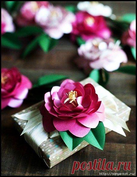 Камелия из бумаги