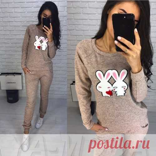 Меланжевый костюм с зайчиками