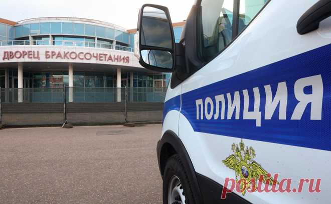 МВД назвало число аннулированных ВНЖ мигрантов из-за фиктивных браков. В России с начала 2024 года на основании признания судом брака недействительным было принято 107 решений об аннулировании разрешений на временное проживание и 75 — об аннулировании видов на жительство, сообщила представитель министерства Ирина Волк в телеграм-канале.