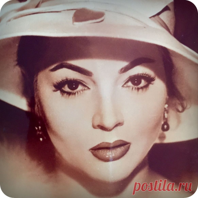 Сара Монтьель — испанская киноактриса и эстрадная певица. Вместе с её захватывающей манерой пения, с совершенно особым стилем, который не был похож ни на какой другой, в моду вошли её болеро «Contigo aprendi» и «Besame mucho», которые облетели весь мир.