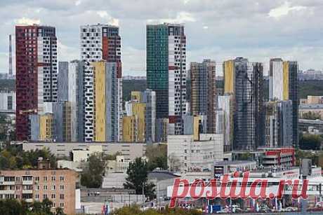 Россиян начнут штрафовать за обшивку и остекление балкона. Согласно приказу Министерства строительства и жилищно-коммунального хозяйства, за самовольную обшивку или остекление балкона, в России будут предусмотрены штрафы. В ведомстве пояснили, что подобные изменения входят технический паспорт здания, как элемент оформления фасада.