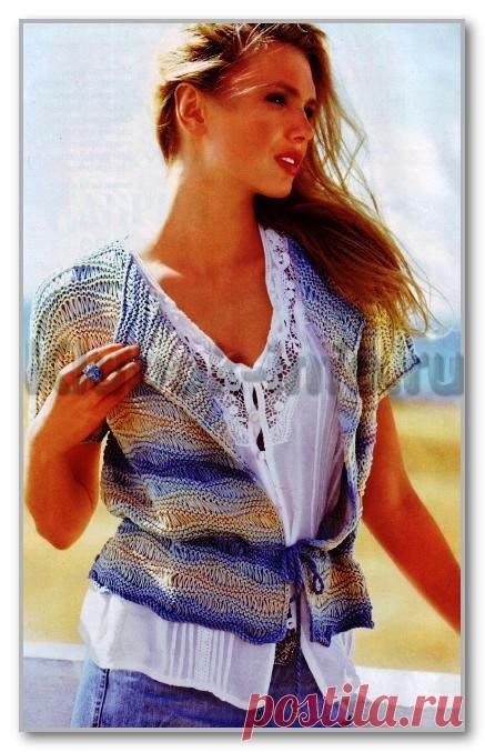 Вязание спицами. Женские модели. Маленький жакет с волнистым узором и шнурком на талии. Размеры: 36, 38-44, 46/48