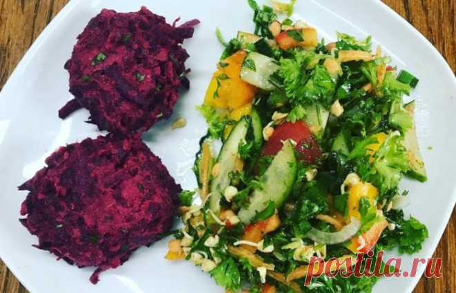 Лёгкие салаты на Новый год 2020: пошаговые рецепты вкусных и необычных новогодних салатов
