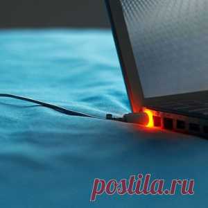 Почему не рекомендуется держать батарею ноутбука подключенной - МирТесен
