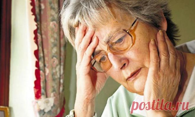 Свекровь устала терпеть выходки соседа - Простые истории Свекровь устала терпеть выходки соседа Почти в каждом дворе любого города живет странная парочка – это сухонькая, сгорбленная старушка-мать и сын -