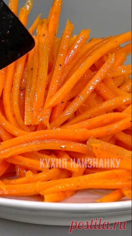 Смешиваю специи с чесноком и заливаю горячим маслом: хоть на хлеб, хоть ...