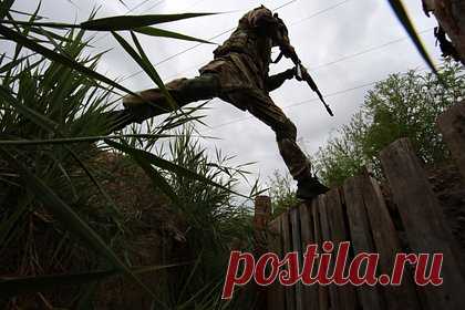 На Западе назвали предпосылки к стагнации украинского конфликта в будущем. Боевые действия на Украине могут превратиться в бои в стиле Первой мировой войны, с постоянным противостоянием артиллерии и практически неподвижным фронтом в будущем. Такой вероятный сценарий описали американские и европейские военные чиновники в материале агентства Bloomberg.