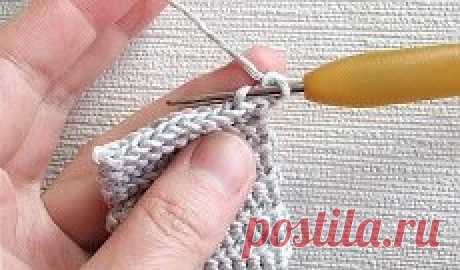 РЕЗИНКА КРЮЧКОМ
Резинка
Для выполнения резинки набираю 12 в.п. (можно меньше или больше - как вам больше нравится, это будет ширина резинки)
Затем одна петля подъема и вяжу ряд столбиков без накида (СБН)
Снова петля подъема и ряд из СБН, но обязательно вяжем их за заднюю часть петли
Так вяжу рядами из СБН туда/обратно и выходит вот такая поперечная резинка
И так до нужного обхвата головы (количество ребер резинки должно быть кратно 12 - спасибо за подсказку o5ya)
Затем соединяю начало и кон