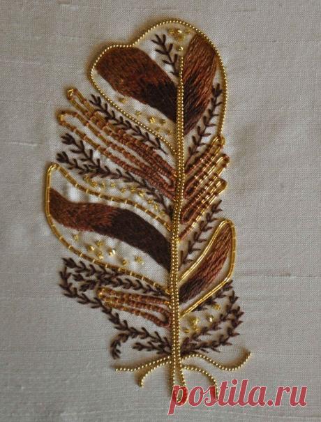Подборка перьев, вышитых в люневильской технике | Журнал Ярмарки Мастеров