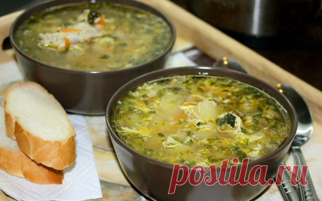 Куриный суп с яйцом - ароматное блюдо с маленькой хитростью! Поэтому предлагаем разнообразить ваш домашний обед вкусным и питательным блюдом.