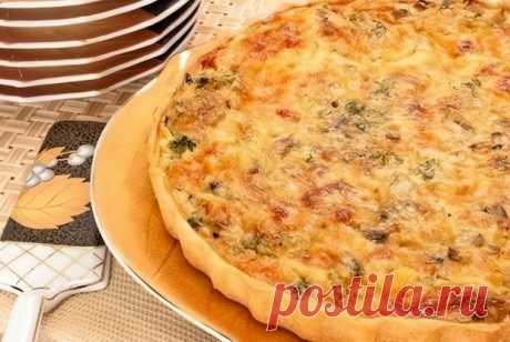 Невероятная вкуснятина с грибами и курицей. Нежная сливочная начинка с грибами, курицей и сыром, рассыпчатое мягкое песочное тесто. открытый пирог с курицей и грибами