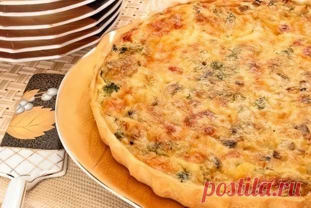 Невероятная вкуснятина с грибами и курицей. Нежная сливочная начинка с грибами, курицей и сыром, рассыпчатое мягкое песочное тесто. открытый пирог с курицей и грибами