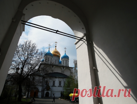 © Приход Новоспасского монастыря – один из самых больших в Москве, во время праздничных богослужений здесь причащается более тысячи человек. На фото: © Преображенский собор. Подробнее на ТАСС: https://tass.ru/spec/novospassky  |  Новоспасский монастырь - усыпальница Романовых - православные монастыри в Москве