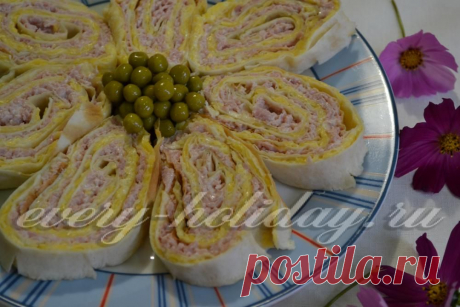 Рулет из лаваша с сыром и ветчиной