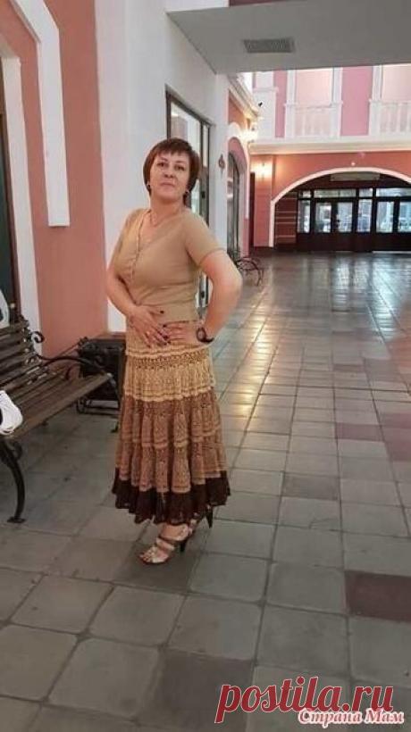 Юбка Букет кофейных нитей

Пряжа ALPINA "LENA" 100% мерсеризованный хлопок 50 г 280 м. (№ 70, 71 и 79)
Крючок №1,9. Вес готового изделия 800 гр.

Юбка был напечатана в Журнале Мод №580 2014

Схемы и описание из журнала для тех, кто захочет связать что-то подобное. Описание взято из журнала.
Размер юбки: 40
Длина: 95 см
Для выполнения длинной юбки крючком нам требуется:
пряжа «Астра» ( в 100 граммах 610 метров, хлопок 100 %) — 500 гр. сиреневого цвета;
крючок номер 2.
Вяжем...