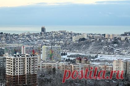 В центре Сочи появится ландшафтный археологический парк. На месте бывшего форта Александрия в центральной части Сочи появится ландшафтный археологический парк. Как рассказали ученые, на этой территории располагались поселения еще во времена Римской империи и в Средние века — об этом свидетельствуют многочисленные артефакты. Например, строительные материалы I-II веков.